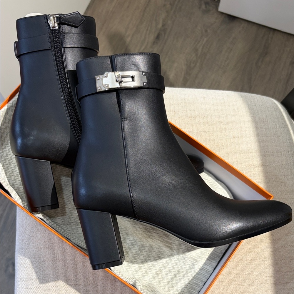 Brand new hermes Saint Germain ankle boot
Size 36 
Color: black